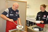 Bild: THC servierte im "Restaurant des Herzens"