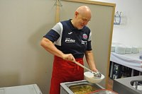 Bild: THC servierte im "Restaurant des Herzens"