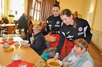 Bild: THC servierte im "Restaurant des Herzens"
