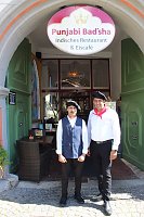 Bild: Betreiber des Panjabi Bad Sha Ramsan (re.) mit Kellner