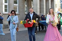 Bild: v.li.n.re. Kurdirektorin Katja Rudolph, B&uuml;rgermeister Matthias Reinz, Rosenk&ouml;nigin Maxima