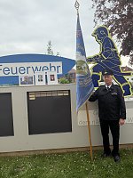 Bild: Ehrung der Alterskameraden - Feuerwehrstele vor dem Barbaraheim M&uuml;hlhausen