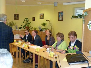 Übergabe der Bauschutzbrillen an Abgeordneten des Landtages