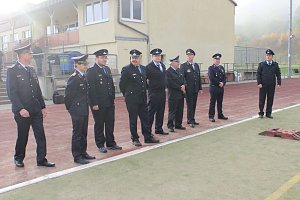 Leistungsspange von jungen Feuerwehrleuten erk&auml;mpft
