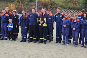 Leistungsspange von jungen Feuerwehrleuten erk&auml;mpft