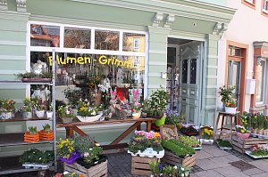 Die bronzene Kehrschaufel geht an Blumen-Grimm