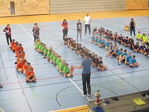 200 Sch&uuml;ler zum Turnier im Zweifelderball
