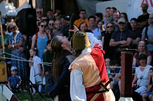 Ritterspektakel auf der Ronneburg zum Pfingstsamstag