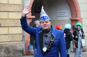 Fr&ouml;hlichbunter Karnevalsumzug in und um Bad Langensalza