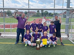 Kleine Kicker ganz gro&szlig; - in Bad Langensalza ma&szlig;en sich die Fu&szlig;ballmannschaften der Grundschulen
