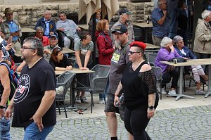 211. Brunnenfestumzug in Bad Langensalza mit vielen fr&ouml;hlichen Akteuren