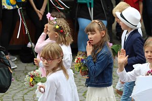 211. Brunnenfestumzug in Bad Langensalza mit vielen fr&ouml;hlichen Akteuren