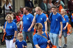 211. Brunnenfestumzug in Bad Langensalza mit vielen fr&ouml;hlichen Akteuren