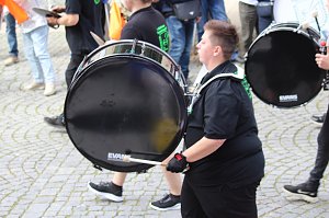 Teilnehmerinnen und Teilnehmer des Festumzuges zum 211. Brunnenfest in Bad Langensalza 