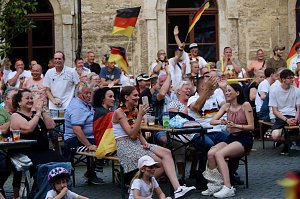 Public Viewing auf dem Neumarkt in Bad Langensalza zum Achtelfinalspiel der EM 2024 - Deutschland gegen D&auml;nemark