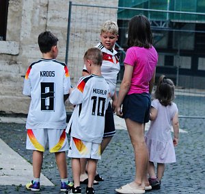 Public Viewing auf dem Neumarkt in Bad Langensalza zum Achtelfinalspiel der EM 2024 - Deutschland gegen D&auml;nemark