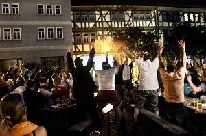 Public Viewing auf dem Neumarkt in Bad Langensalza zum Achtelfinalspiel der EM 2024 - Deutschland gegen D&auml;nemark
