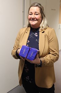 Schwester Nicol wird den Kaffee noch in andere Stationen bringen