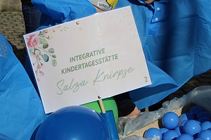 Einhundertundzwanzig Kindergartenkinder feierten mit ihren Erzieherinnen und Erziehern das 20. Jubil&auml;um des Schwefel-Sole-Heilbades Bad Langensalza mit einem Festumzug