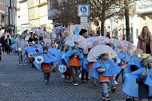Einhundertundzwanzig Kindergartenkinder feierten mit ihren Erzieherinnen und Erziehern das 20. Jubil&auml;um des Schwefel-Sole-Heilbades Bad Langensalza mit einem Festumzug