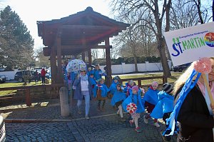 Einhundertundzwanzig Kindergartenkinder feierten mit ihren Erzieherinnen und Erziehern das 20. Jubil&auml;um des Schwefel-Sole-Heilbades Bad Langensalza mit einem Festumzug