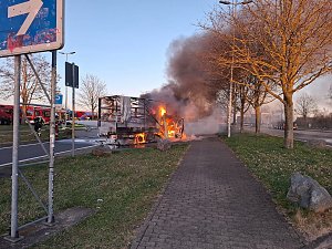 LKW brannte auf der Autobahn-Rastst&auml;tte