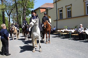 Impressionen Novalisritt 2025 am Schloss "Sophie von K&uuml;hn" in Gr&uuml;ningen