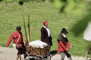 500 Jahre nach dem Bauernkrieg stellen 30 Darsteller in historischen Gew&auml;ndern den M&uuml;ntzer-Zug nach und machen Station in Ebeleben