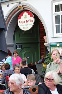 Gute Stimmung auf dem Kornmarkt beim BaLaTon in Bad Langensalza
