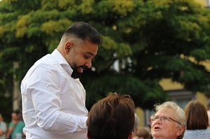Gute Stimmung auf dem Kornmarkt beim BaLaTon in Bad Langensalza