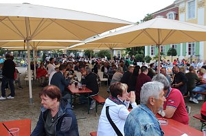 Vierter BaLaTon-Abend des Jahres vor dem Friederikenschl&ouml;sschen in Bad Langensalza