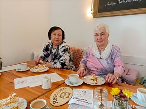 Hanna und Margot von der Senioren-Initiative WB 4 zu Besuch im Caf&eacute; Schwesterherz in Bad Langensalza