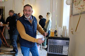 Beginn der 5. Jahreszeit. Kinder erst&uuml;rmen Langensalzaer Rathaus