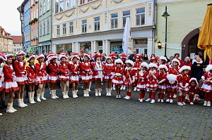 Beginn der 5. Jahreszeit. Kinder erst&uuml;rmen Langensalzaer Rathaus