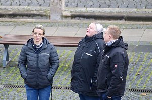 Gro&szlig;e Weihnachtsbaumschm&uuml;ck-Aktion auf dem T&ouml;pfermarkt in Bad Langensalza