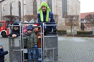 Gro&szlig;e Weihnachtsbaumschm&uuml;ck-Aktion auf dem T&ouml;pfermarkt in Bad Langensalza