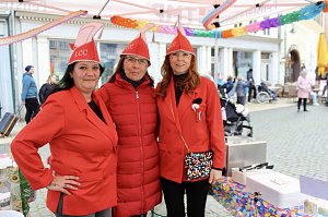 Ehrenamtliche Vereinsmitglieder des LCC am 11.11. vor dem Langensalzaer Rathaus