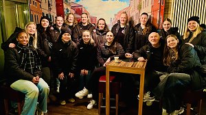 THC Damen mit Trainer in der Villa Italia