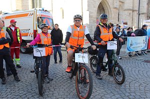 Sieger des Laufes auf einem Podest