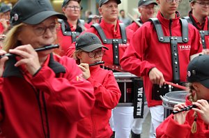 Fest mit Bieranstich, Spielmannszug und Sch&uuml;tzenverein