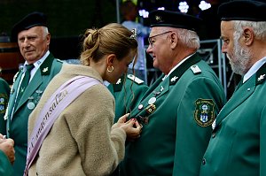 Fest mit Bieranstich, Spielmannszug und Sch&uuml;tzenverein