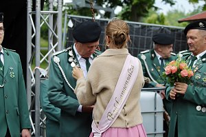 Fest mit Bieranstich, Spielmannszug und Sch&uuml;tzenverein