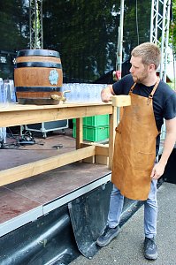 Fest mit Bieranstich, Spielmannszug und Sch&uuml;tzenverein