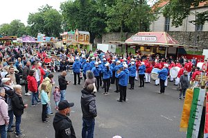 Fest mit Bieranstich, Spielmannszug und Sch&uuml;tzenverein