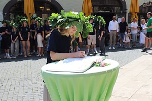 Eichenkranzes mit 69 Abiturienten