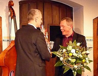Blumen zur Premiere (Foto: nnz)