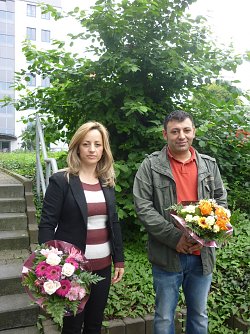 Feride Bytxyqi und Gani T&uuml;ney freuten sich, die deutsche Staatsb&uuml;rgerschaft in Empfang nehmen zu k&ouml;nnen. (Foto: Foto: Landratsamt)