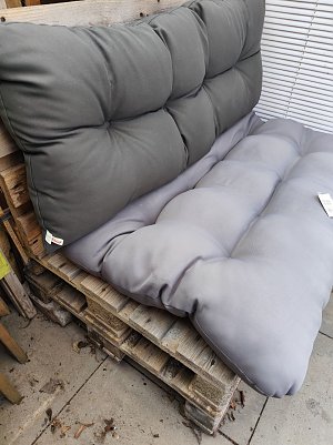 Paletten mit Sitzauflagen  (Foto: )