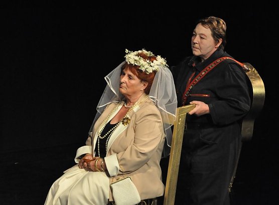 besuch der dame (Foto: theater) besuch der dame (Foto: theater)