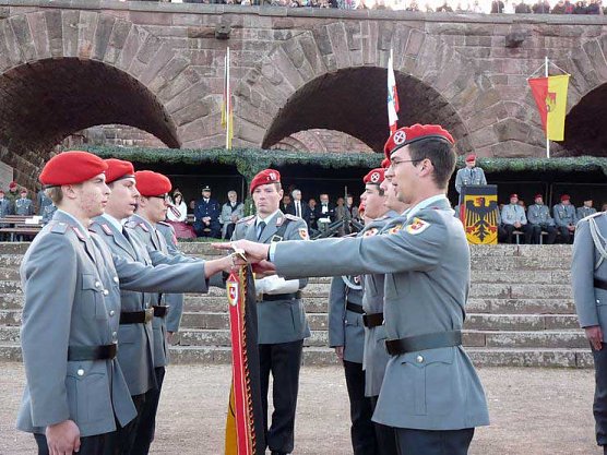 Gelöbnis am Kyffhäuser (Foto: Karl-Heinz Herrmann) Gelöbnis am Kyffhäuser (Foto: Karl-Heinz Herrmann)